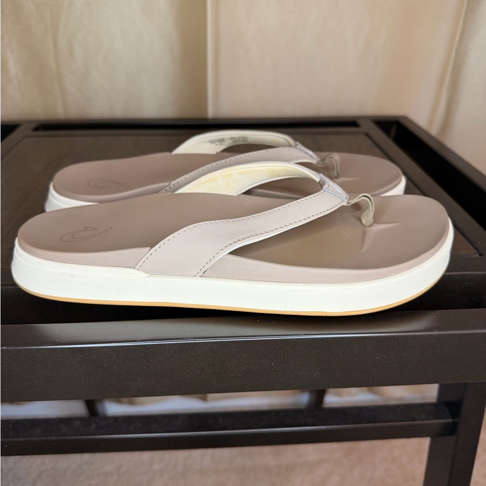 OluKai Women's Nua Pio Sandals in Warm Taupe size 9 (like new condition)